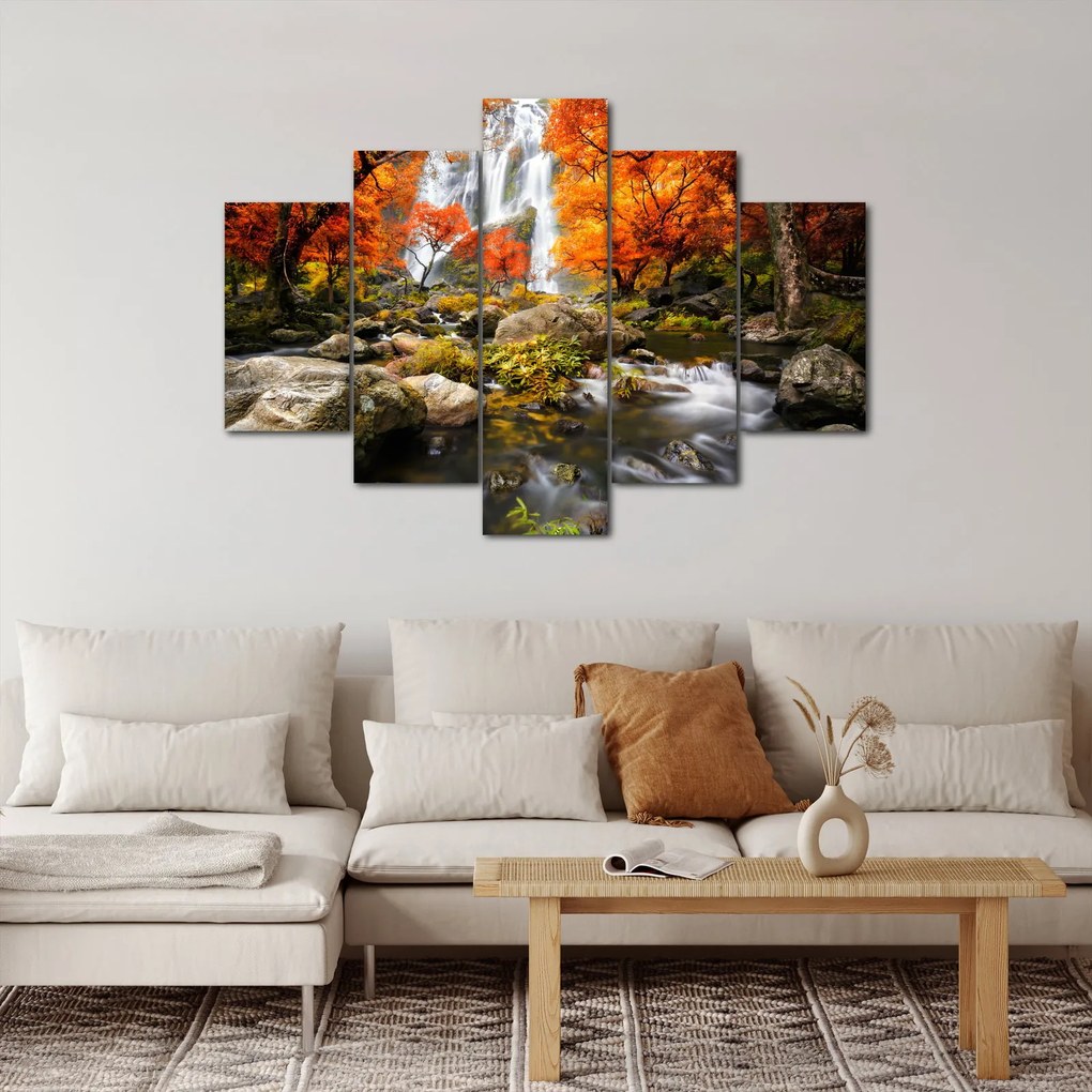 Obraz - Vodopády v oranžovom lese (150x105 cm)