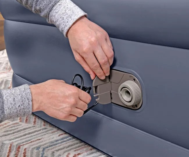 Nafukovací matrac Bestway 6713I so vzduchovou pumpou 152x203x51 cm