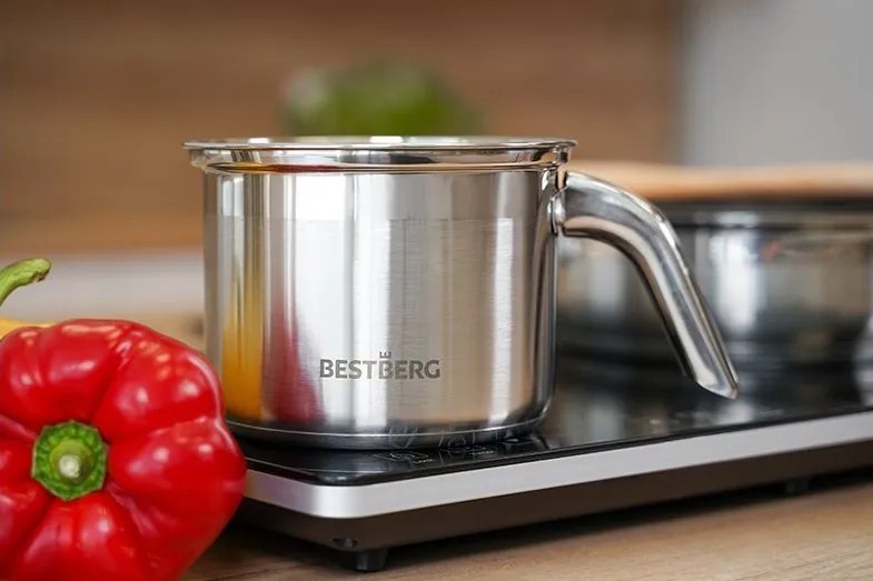 MEGAKOMBO Multifunkčný kuchynský robot BestBerg BBR-1900S + 15dielna sada nerezových hrncov a nepriľnavých panvíc BestBerg BBSC-15 / strieborná