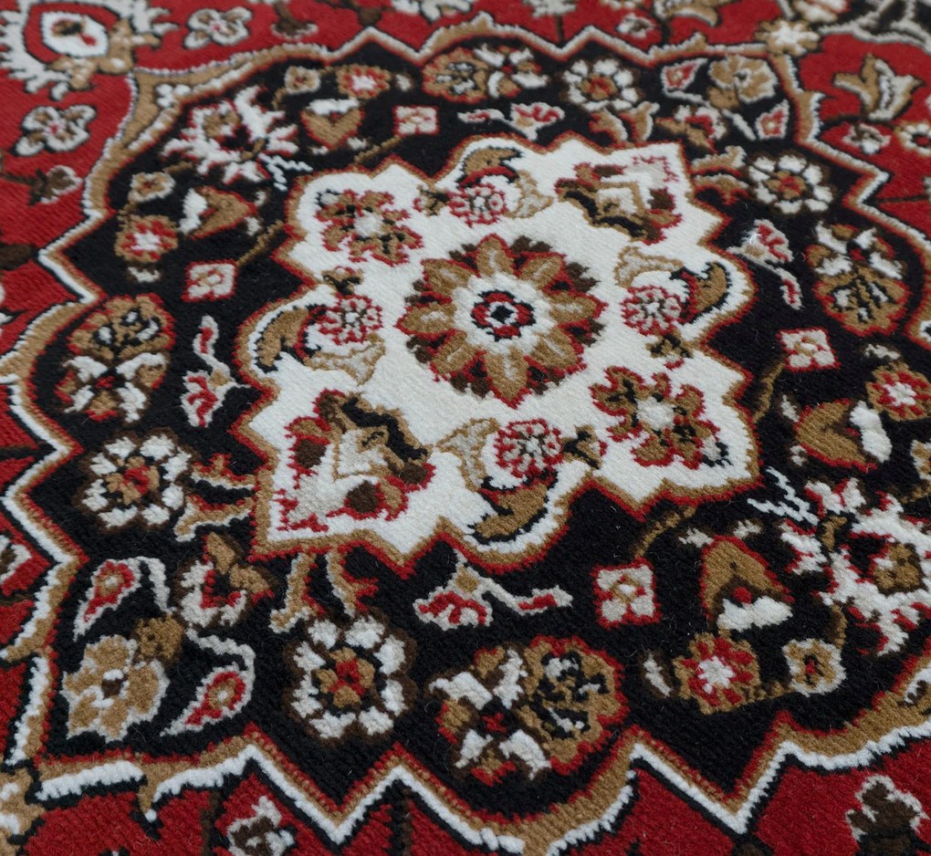 Koberec Lotus 9306 RED – červený vzorovaný obdĺžnik Rozmer: 50x80 cm
