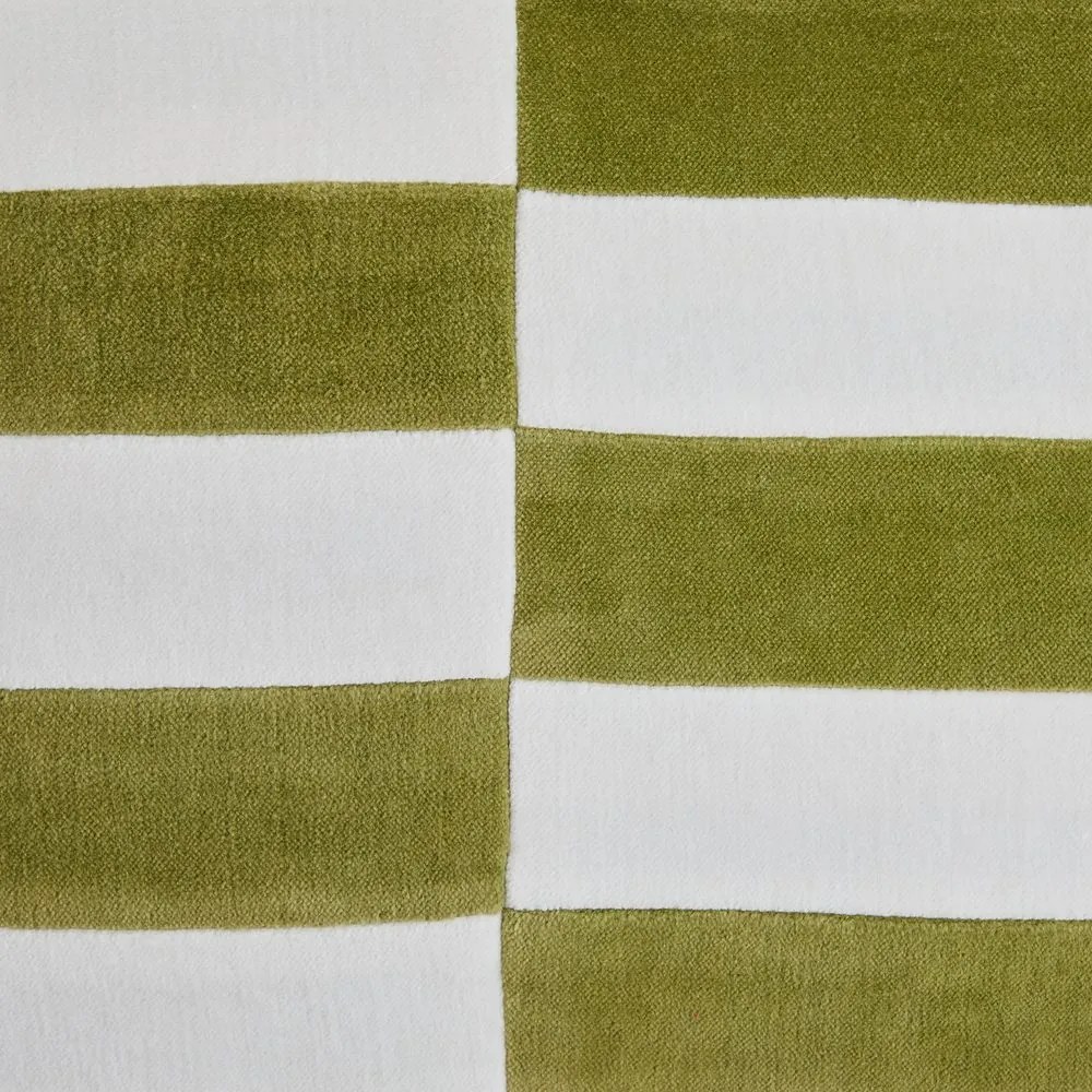 CHECKER VELVET Vankúš 40 x 60 cm - biela/zelená