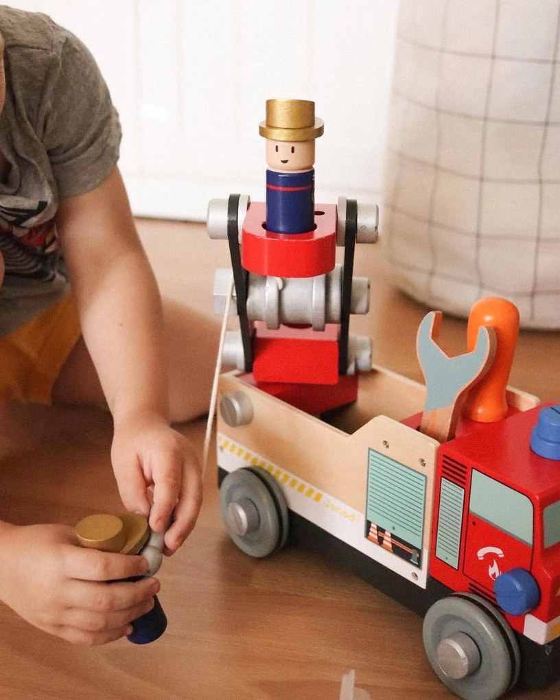 BricoKids - Drevené auto a stavebnica - Hasiči - 45 ks