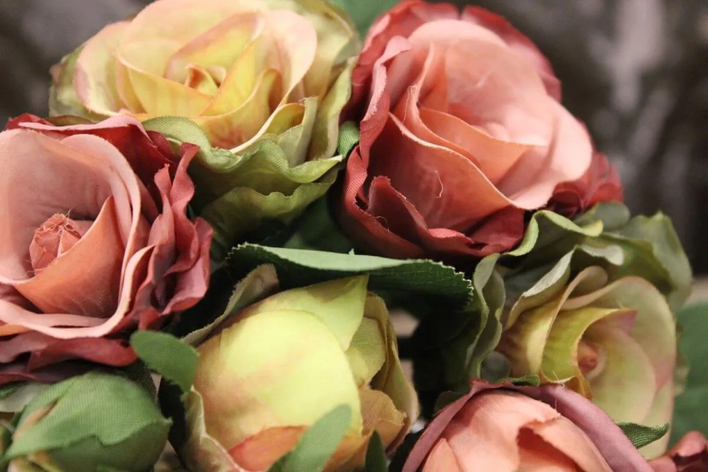 Farebná kytica z 18 ruží