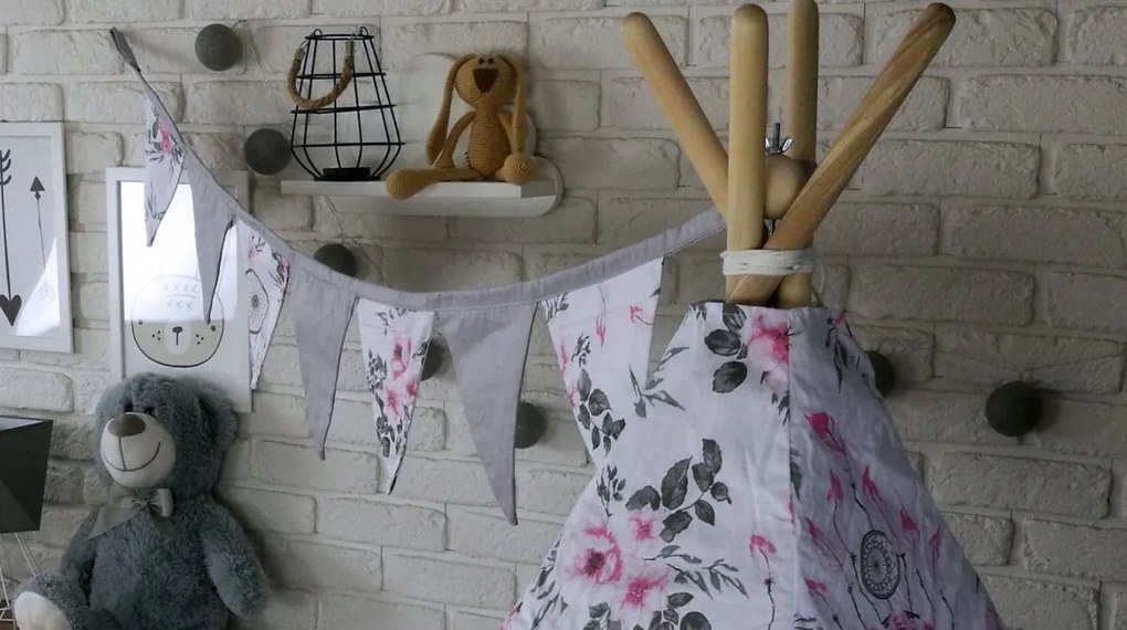 Dekoračná vlajková girlanda LAPAČ SNOV A RUŽE - sivá / biela