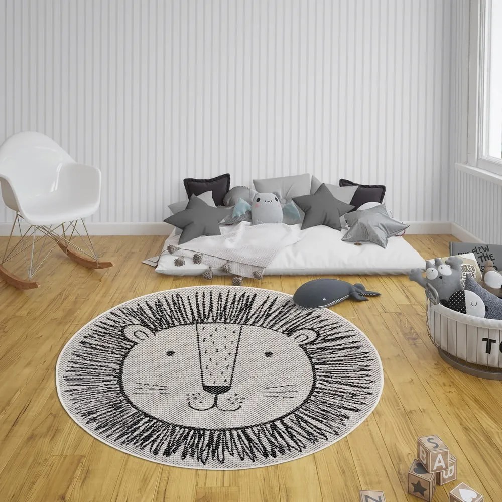 Krémovobiely detský koberec Ragami Lion, ø 160 cm