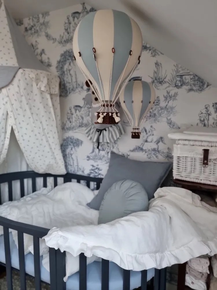 Dekoračný lietajúci balón svetlo modrá/krémová – dekorácia do detskej izby M-33cm x 20cm