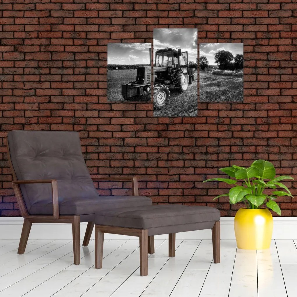 Čiernobiely obraz traktora