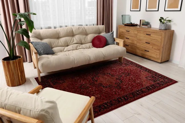 Koberec ORIENT Y307 so strapcami, rám / ornament / klasický, bordový / čierny