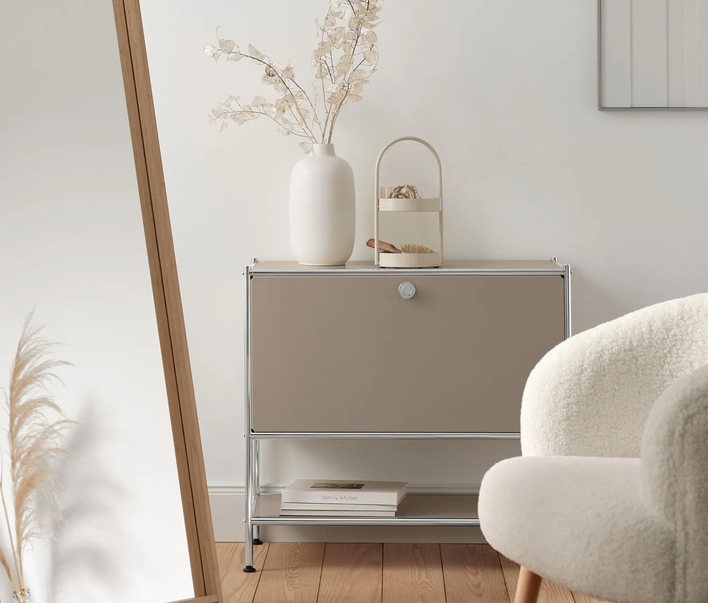 Stojace zrkadlo s rámom z bambusu