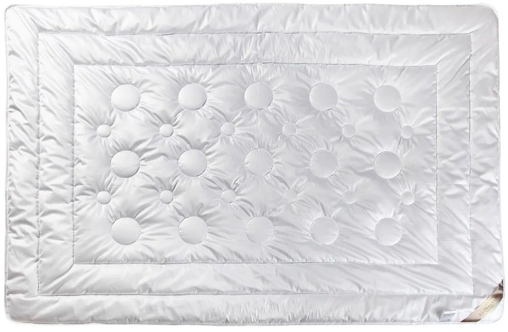 Klinman Prikrývka zo 100% bavlneného saténu Vankúš s vláknami z eukalyptového dreva KLINMAM HOME ELEGANCE AERELLE Veľkosť: letná - 135 x 200 cm