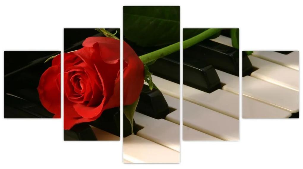 Obraz ruže na klavíri