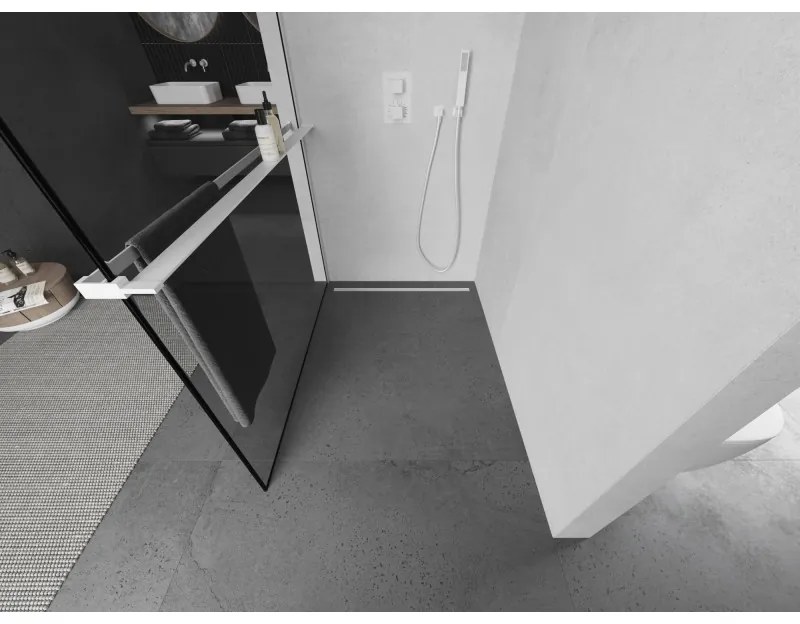 Mexen Kioto+ L, sprchová zástena Walk-In s poličkou a vešiakom 110 x 200 cm, 8mm číre sklo čierny vzor, biely profil, 800-110-123-20-70