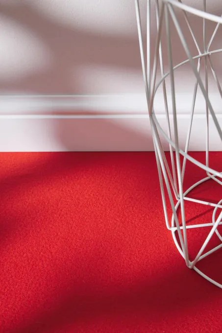 Metrážny koberec Podium Foil 3078 červený