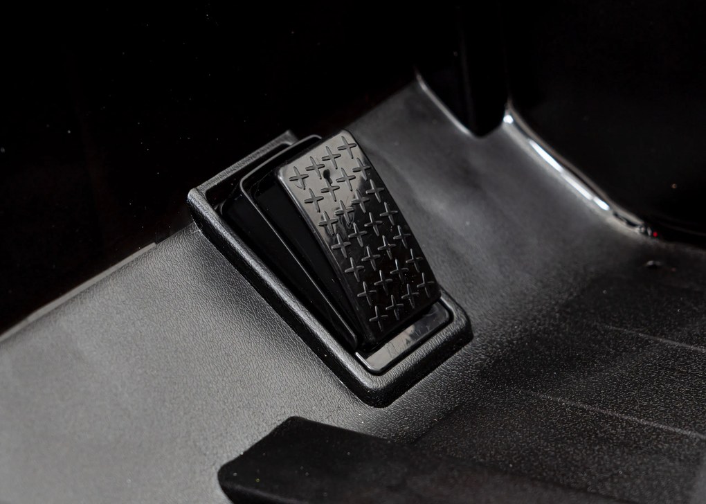 Ramiz Elektrické autíčko Toyota FJ Cruiser čierne terénne + ovládač