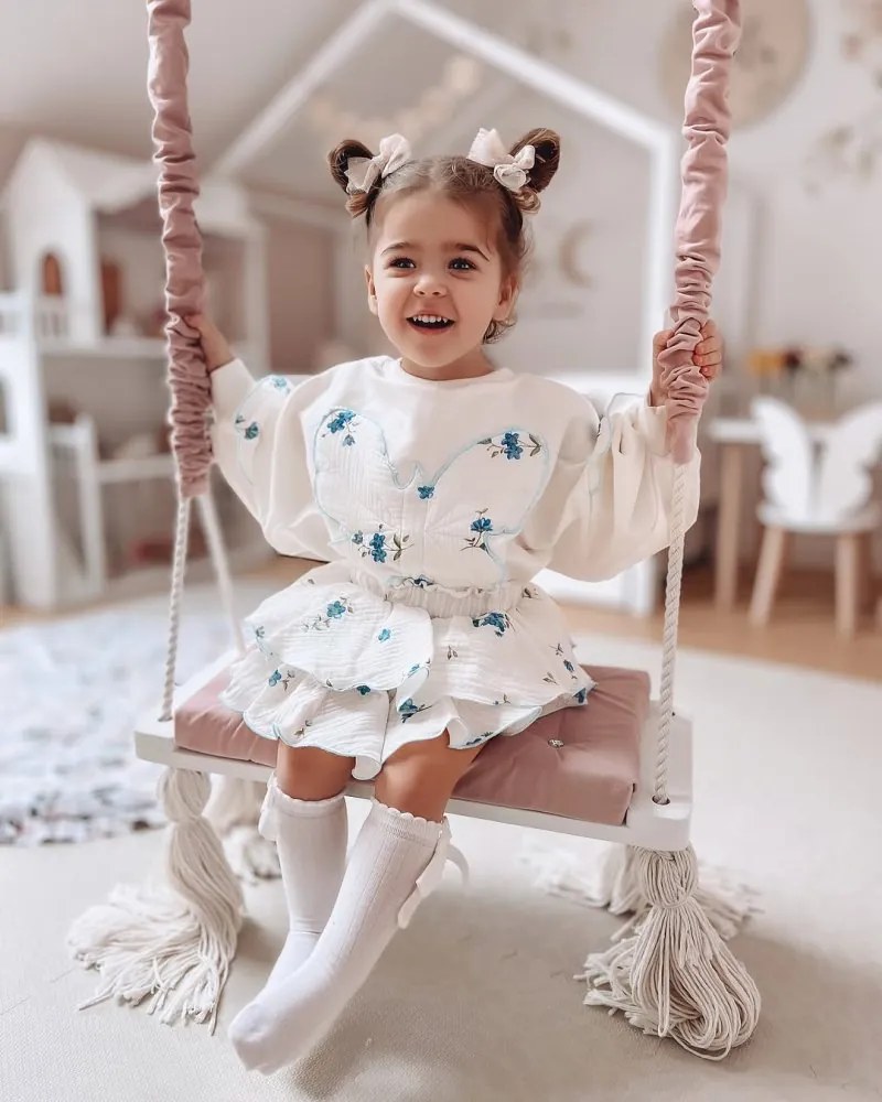 Drevená hojdačka púdrovo ružová