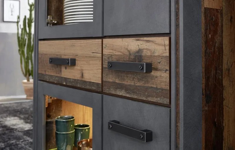 Vysoká vitrína Prime, vintage optika dreva