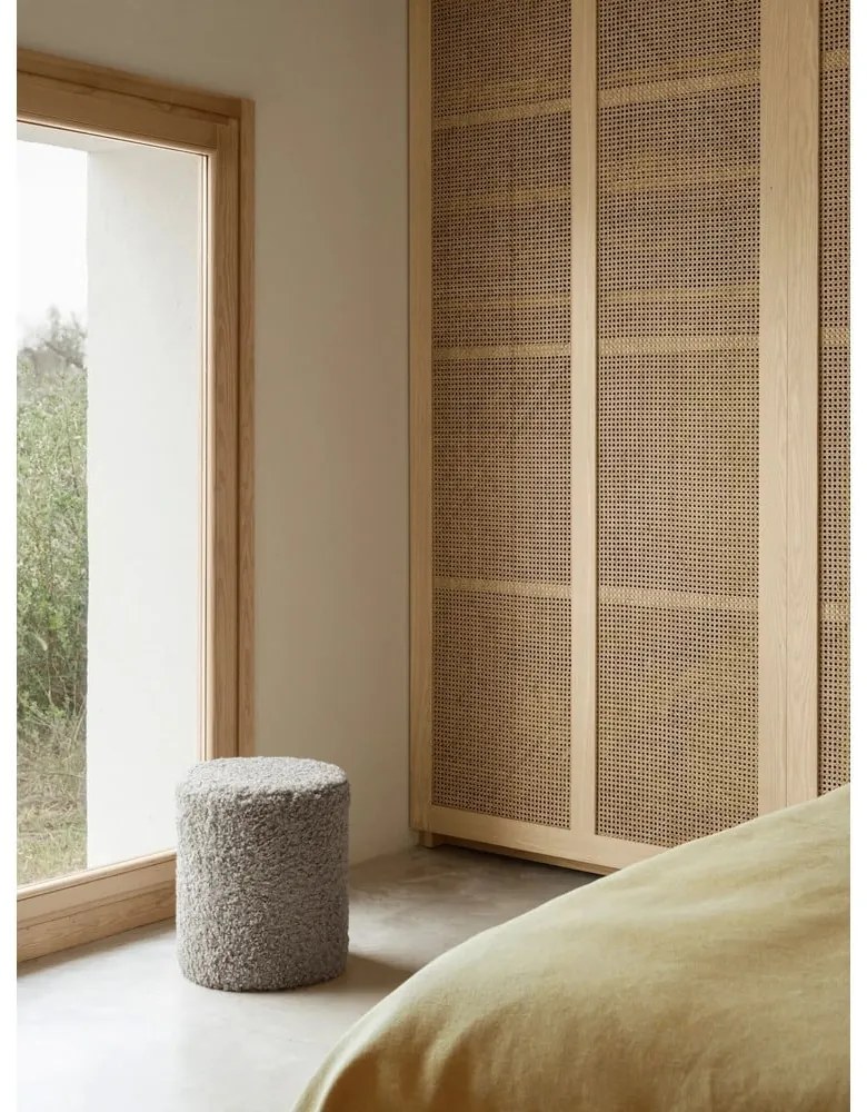 Sivý taburet z textílie buklé Teddy – Blomus