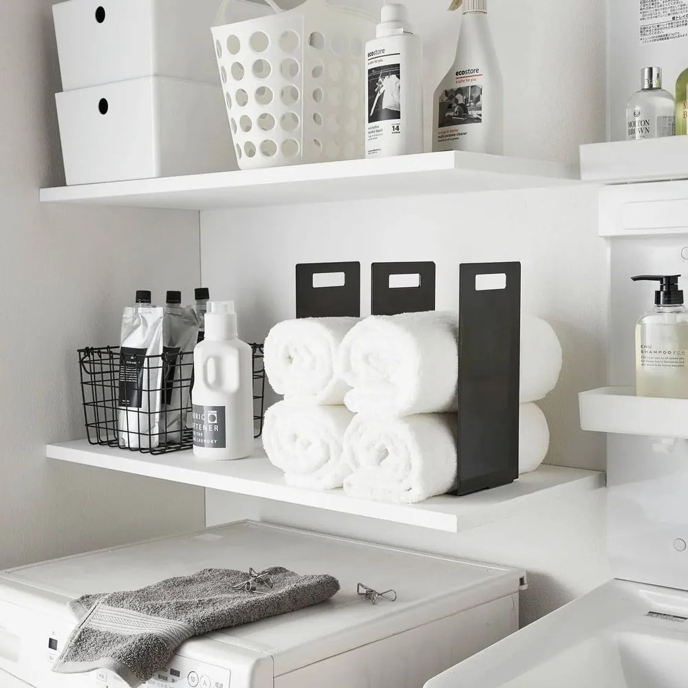 Čierne kovové stojany na uteráky v súprave 2 ks Tower – YAMAZAKI