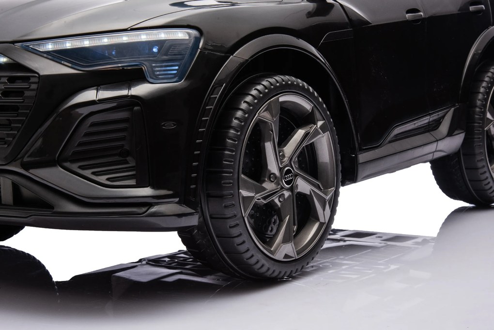 Elektrické autíčko Audi RS Q8 čierne