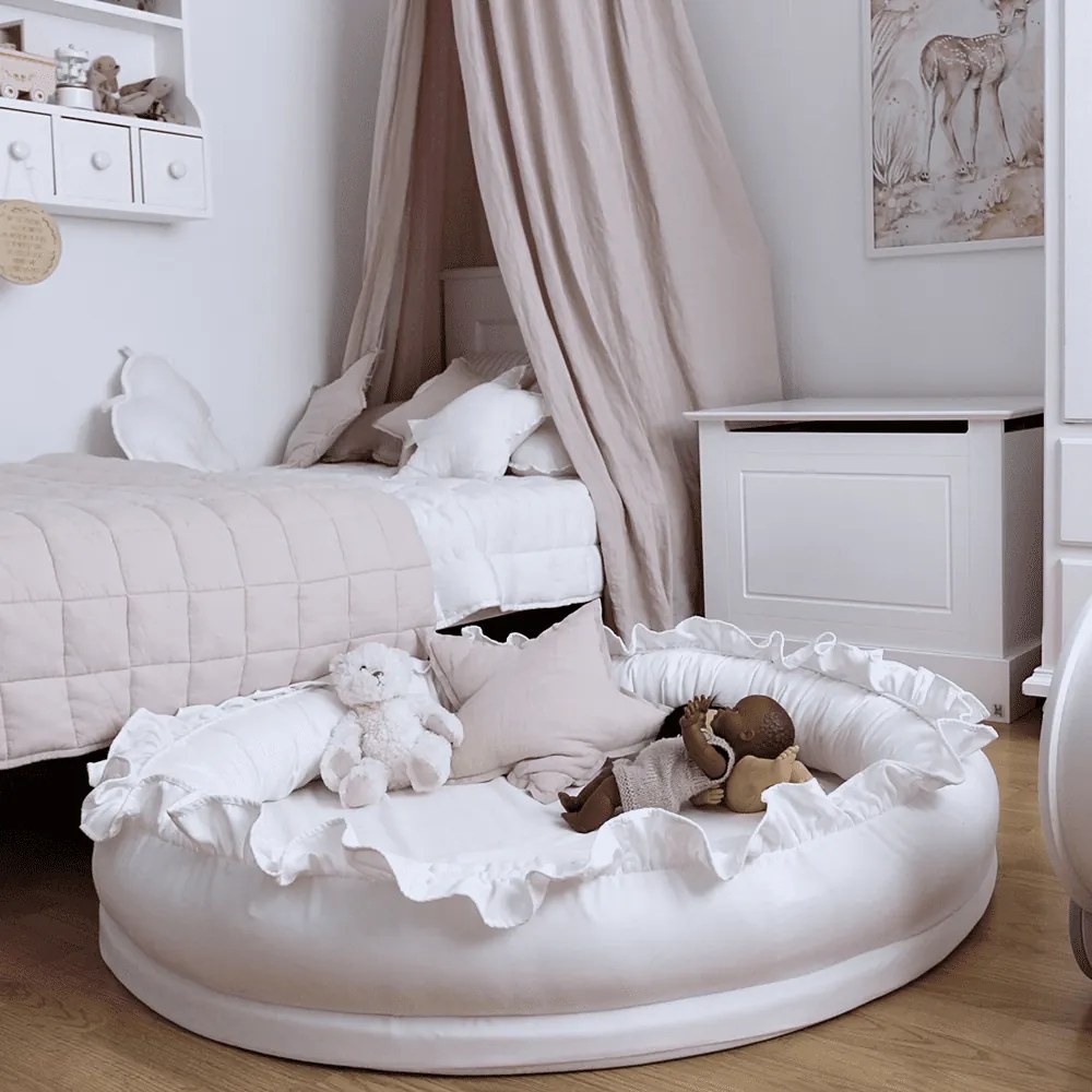 Hniezdo pre deti s volánom biele