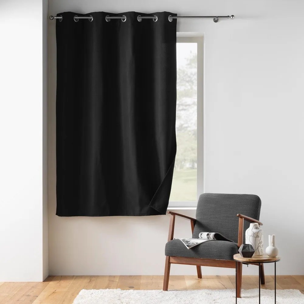 Čierny termo/dimout záves z mikrovlákna 135x180 cm Micropolar – douceur d'intérieur
