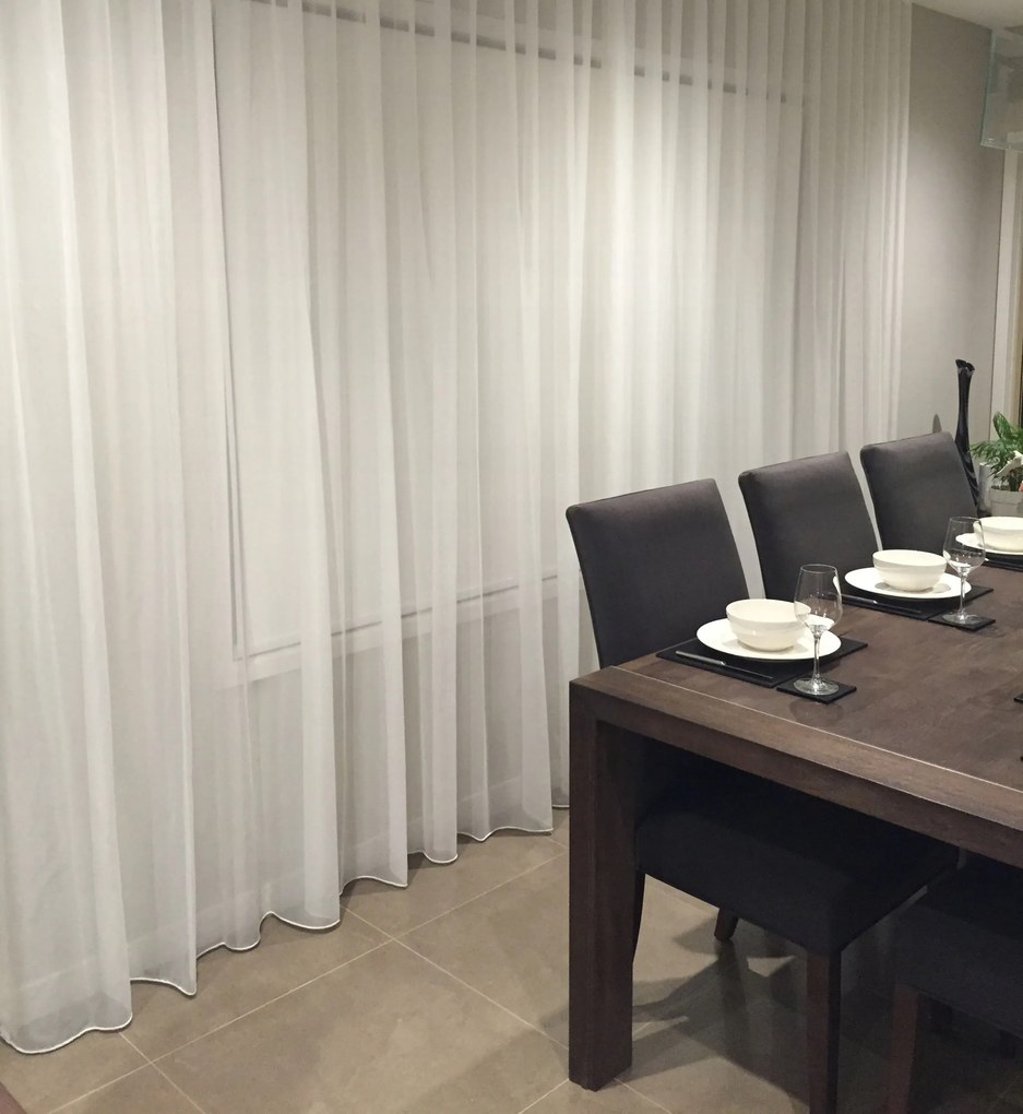 Dekorstudio Biela záclona Mramor s pokrčeným vzhľadom - vlastný rozmer Uchytenie závesu: Dekoračné krúžky biele, Šírka záclony: 450cm