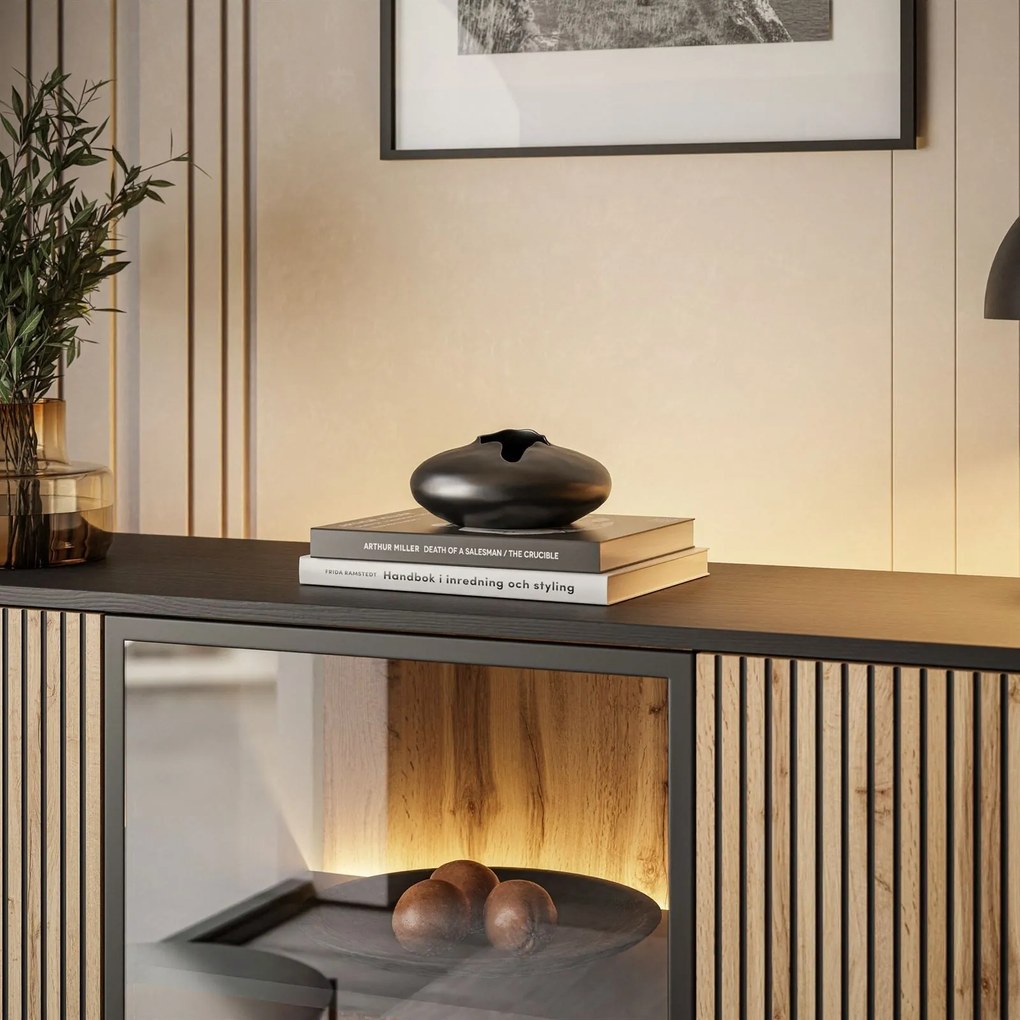 Komoda ADRIENNE s LED osvetlením + čierna matná + dub wotan 154cm