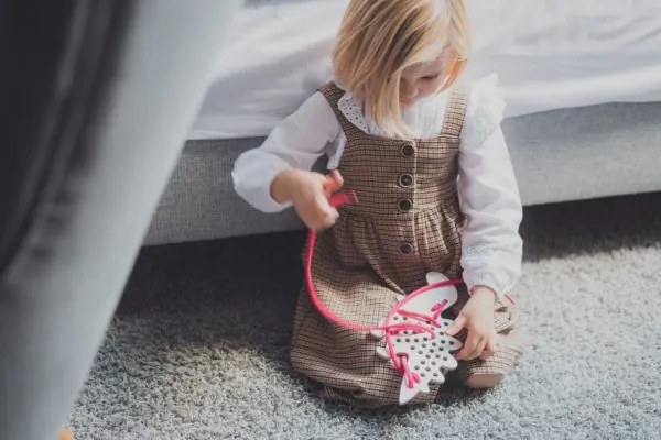 Montessori drevená prepletacia hračka - dino Alex