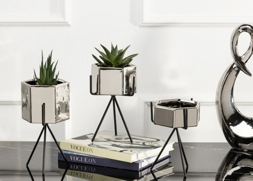 Sada 3 ks květináčů na stojanu SASHI stříbrná