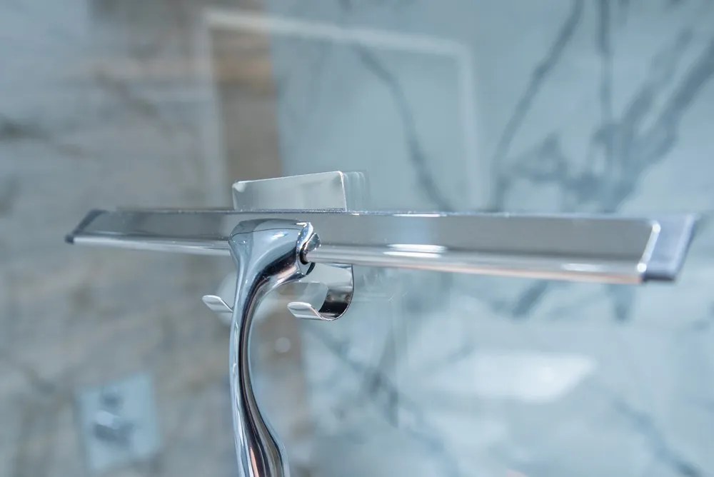 Kovová stierka na sprchové kúty - kov/chróm