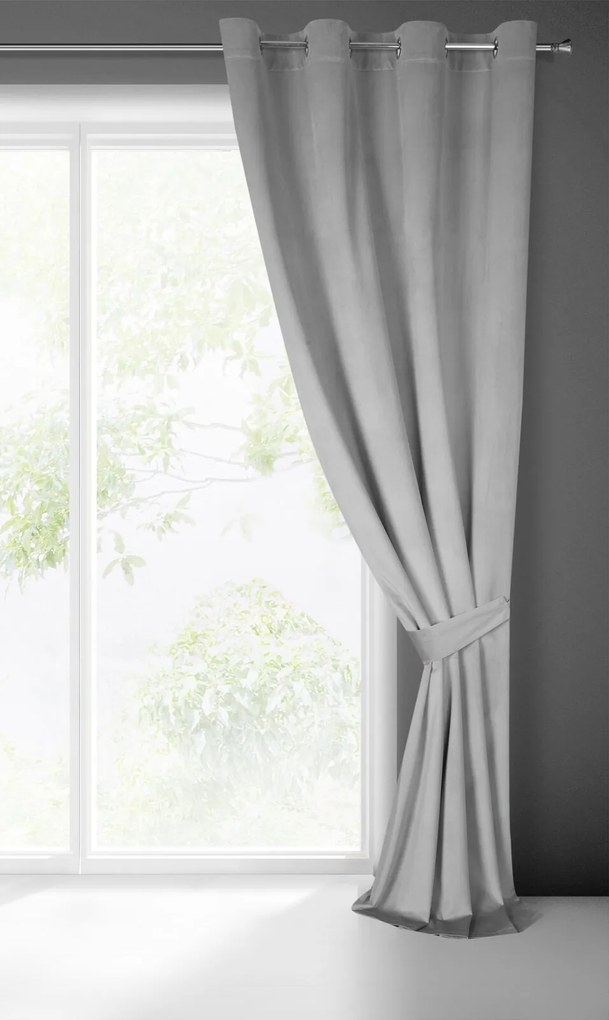 ZATEMŇOVACÍ ZÁVES NA KRÚŽKOCH CARMEN 140X270 CM STRIEBORNÁ