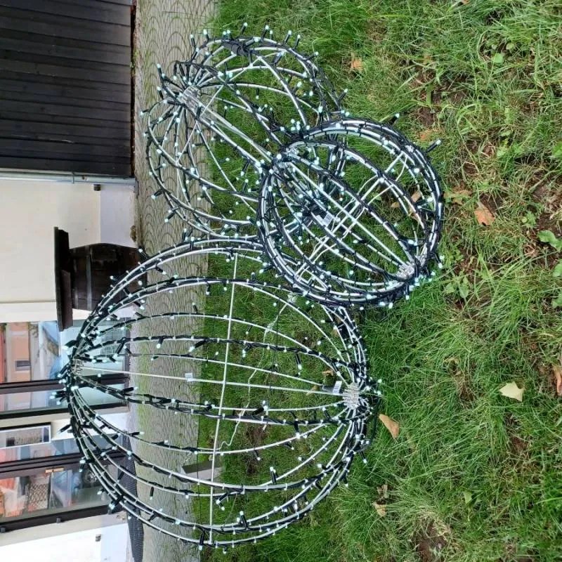 DECOLED LED světelná koule, ledově bílá, černý kabel, pr. 60 cm