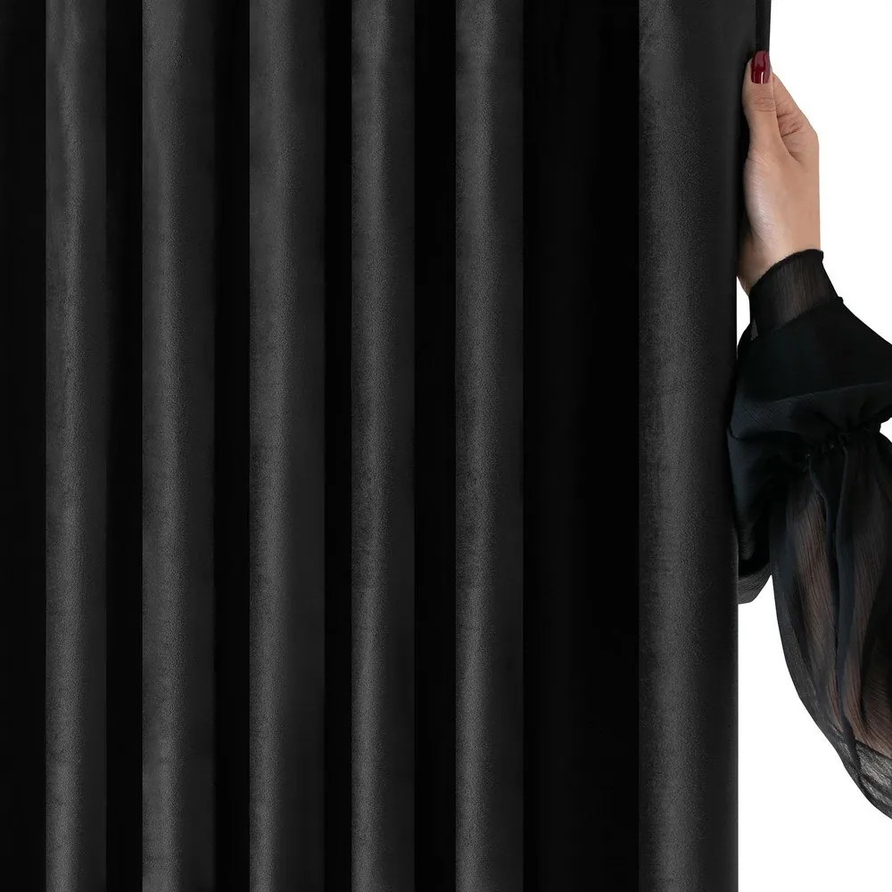 Čierny zamatový dimout záves 530x225 cm Velto – Filumi