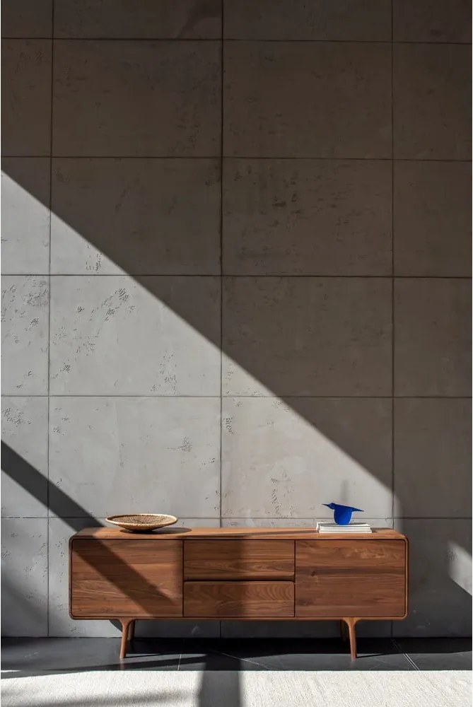 Hnedý TV stolík z orechového dreva 180x65x45 cm Fawn – Gazzda