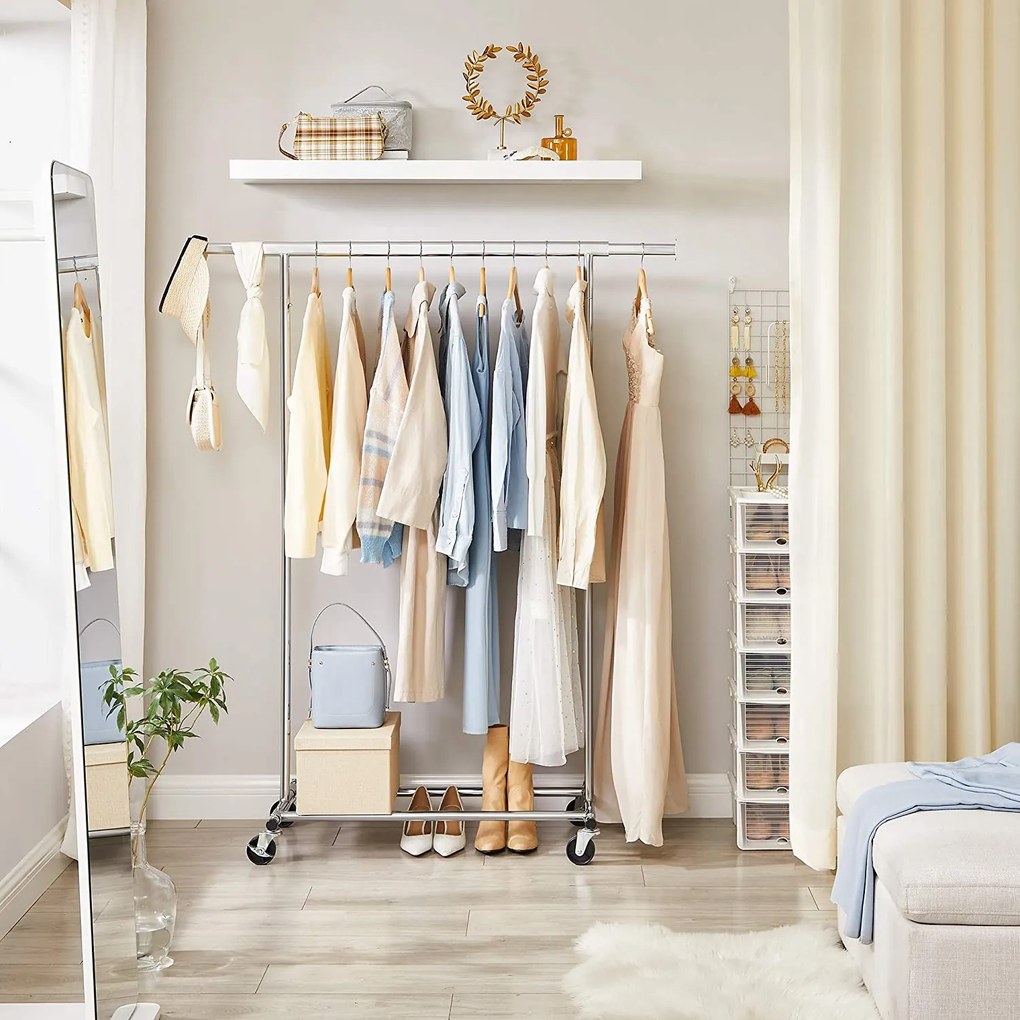 Kovový stojan na šaty s vysokou nosnosťou až 90 kg, strieborný