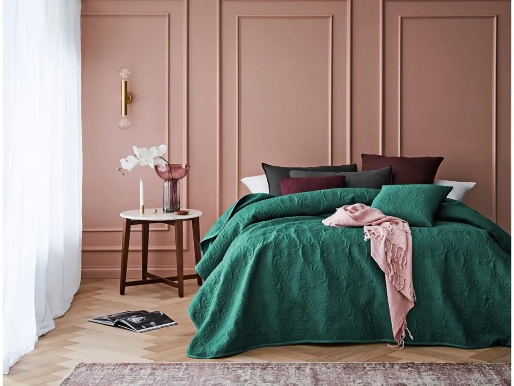 Moderný jednofarebný prehoz na posteľ zelenej farby 170 x 210 cm