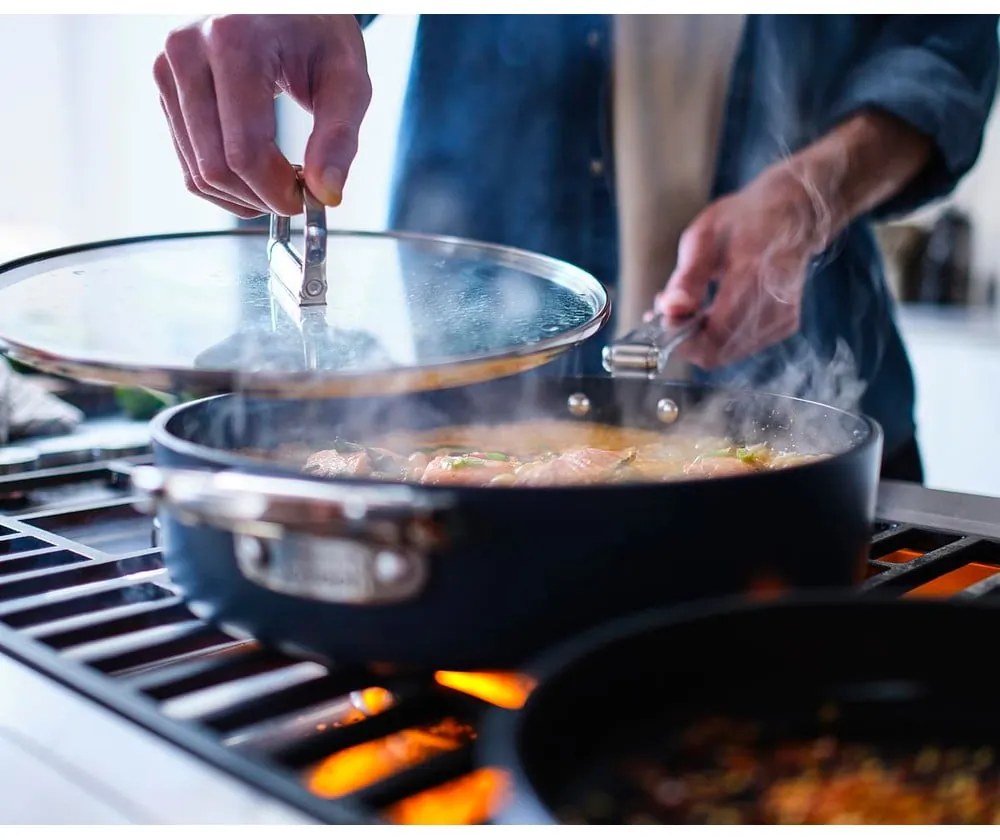 Panvica s pokrievkou/s keramickým povrchom ø 28 cm Space – Joseph Joseph