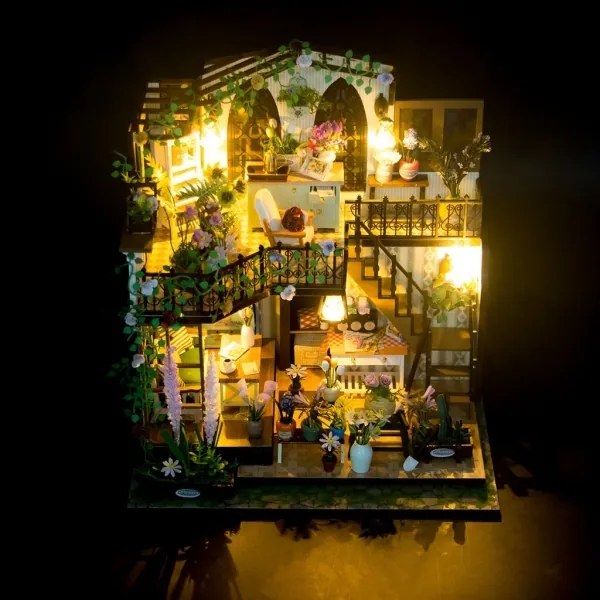 2Kids Toys - Miniatúrny domček Darcyin kvetinový, 2xAAA batérie