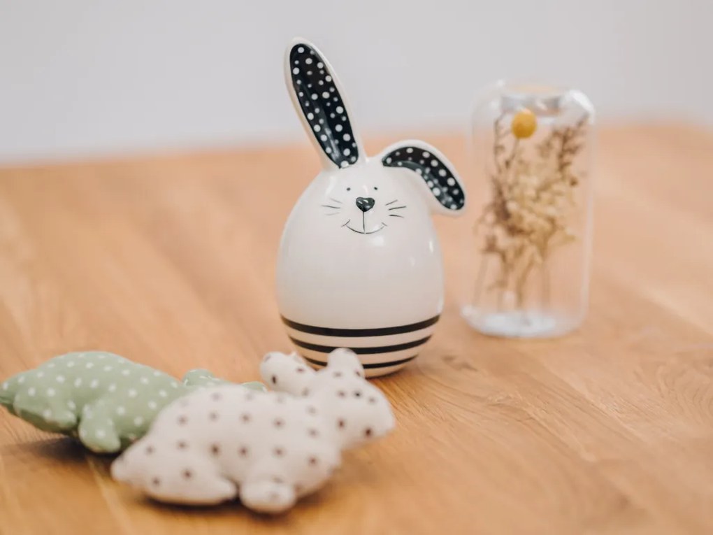 Bielo-čierny veľkonočný králik CONY