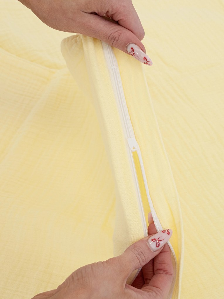 Mušelínová obliečka na vankúš 40 × 60 cm – Alexia pastelovo žltá