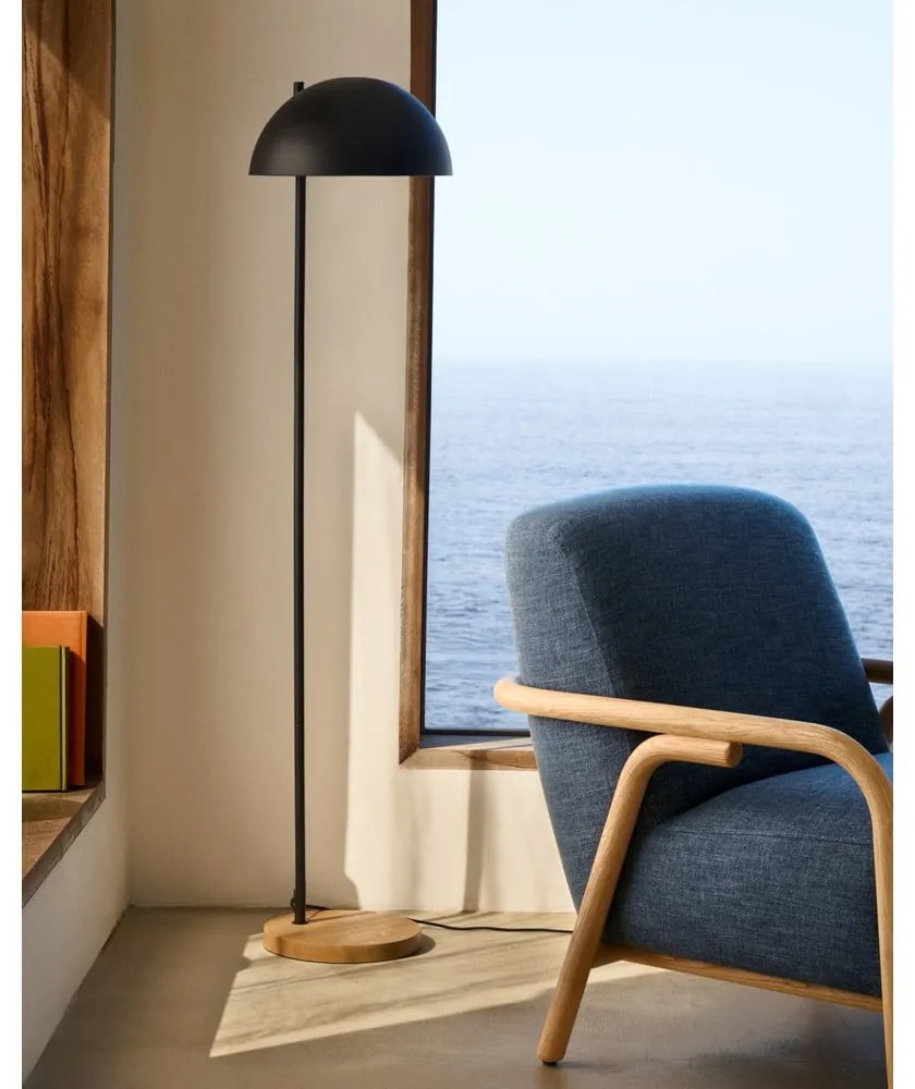 Čierna/v prírodnej farbe stojacia lampa s kovovým tienidlom (výška 150 cm) Catlar – Kave Home