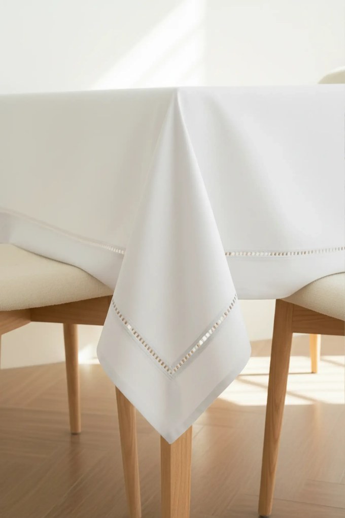 Obrus CLASSY sivý Rozmer: 140x240 cm