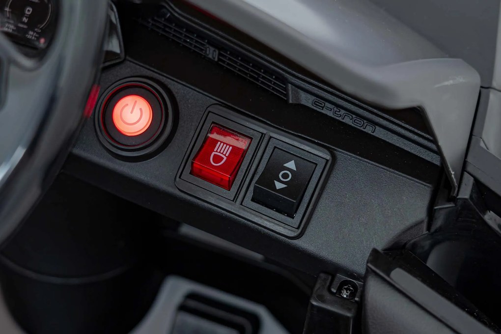 Ramiz Audi SQ8 vozidlo Čierna