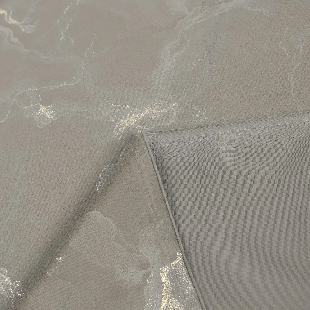 Biante Zamatový štvorcový obrus Isabela IBL-019 Zlatý/dymový mramor na sivobéžovom 140x140 cm