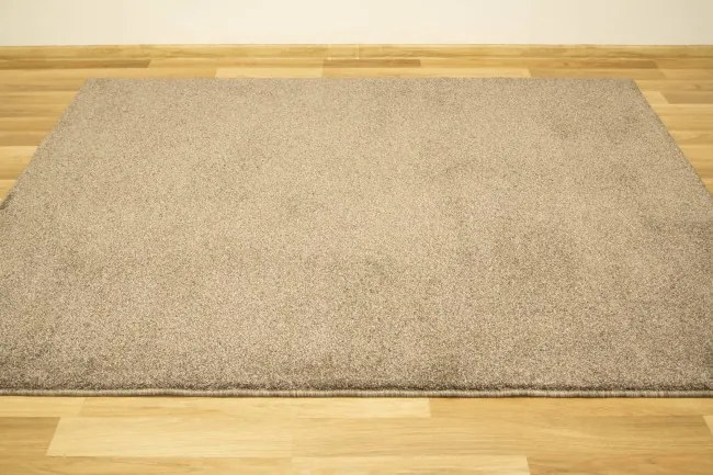 Metrážny koberec Amore 177 sivý