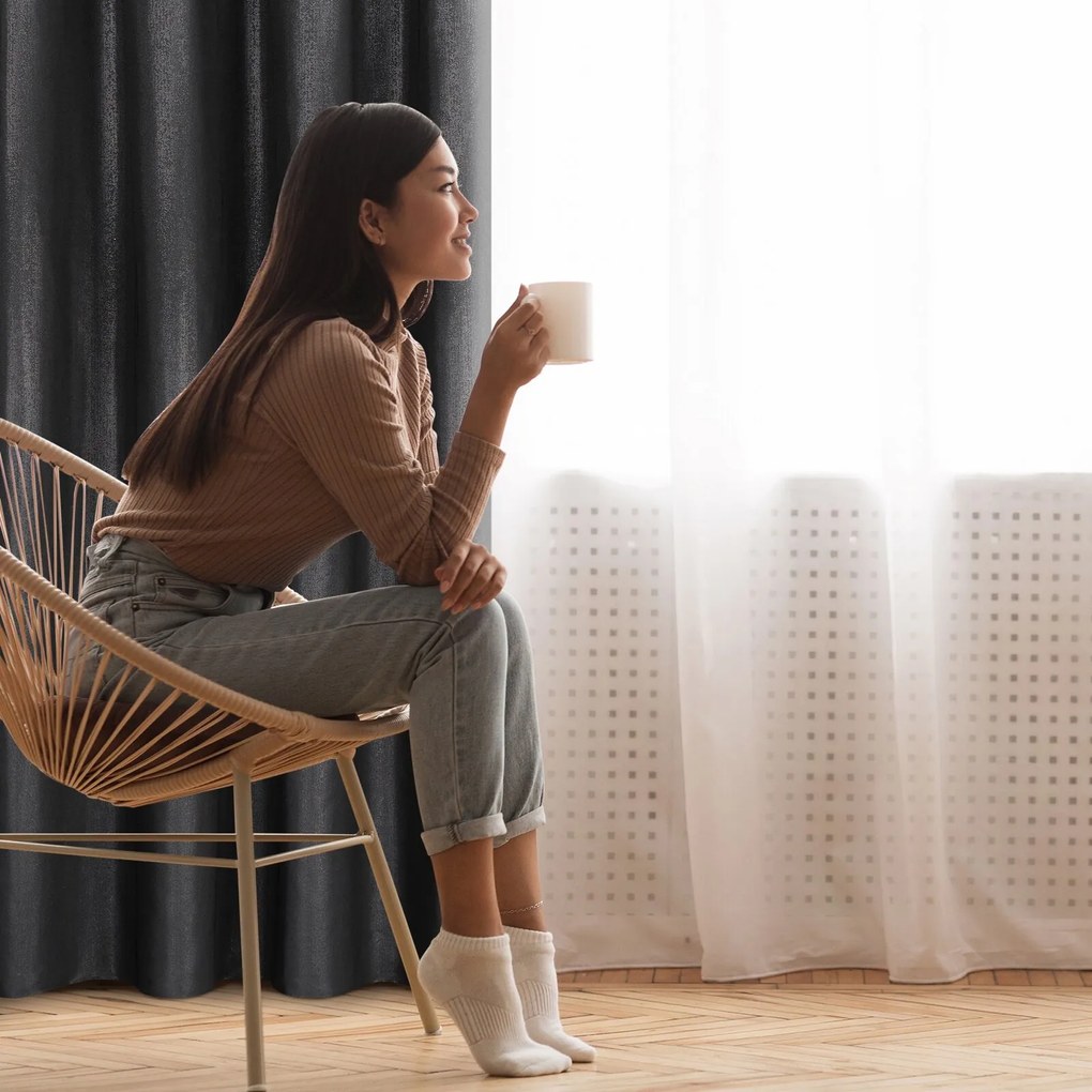 ZATEMŇOVACÍ ZÁVES NA PÁSKE AGGIE 140X270 CM ČIERNA