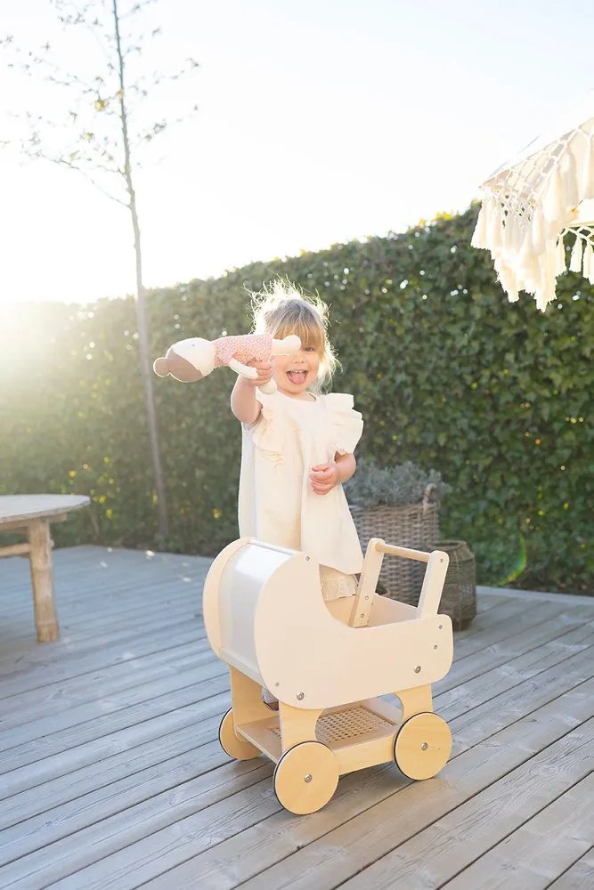 Drevený kočík pre bábiku