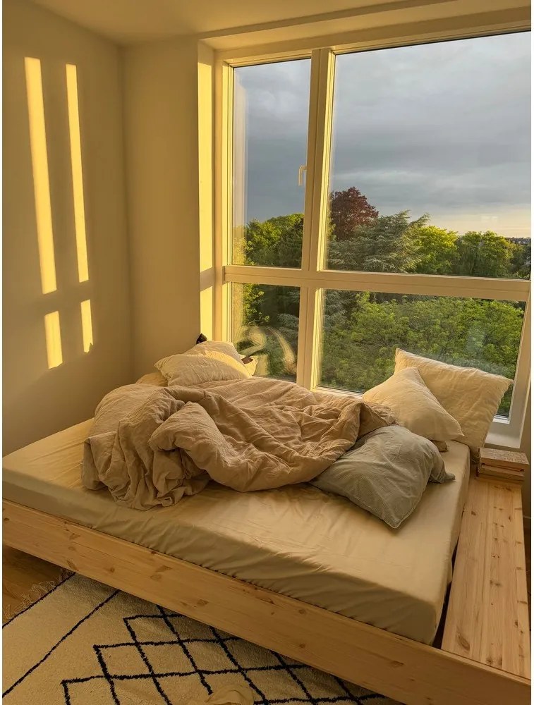 Jednolôžková posteľ z borovicového dreva bez čela s roštom 120x200 cm v prírodnej farbe Merge – Karup