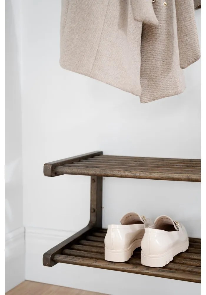 Tmavohnedá závesná polica na topánky z dubového dreva Inverness - Rowico