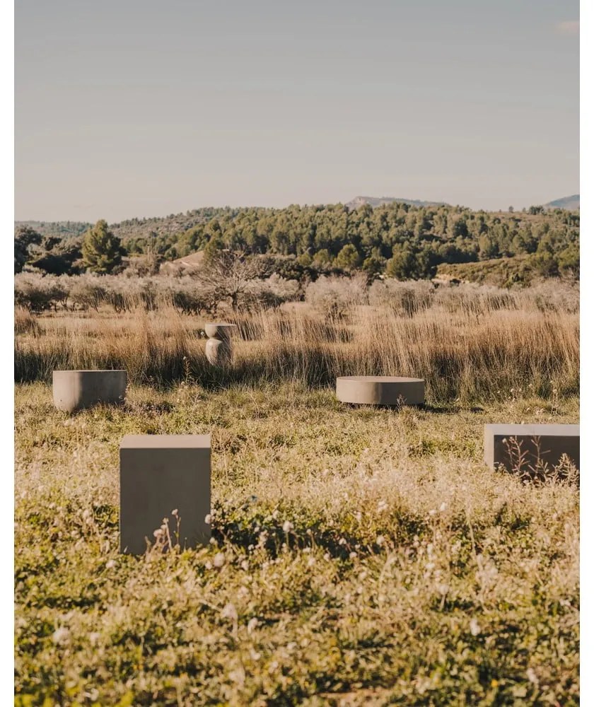 Betónový okrúhly záhradný stolík ø 32 cm Garbet – Kave Home